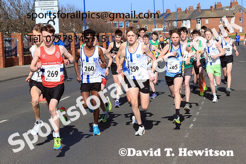 Boys under-15s 5k, 2025 Northern 12 and 6 Stage Road Relays and Junior 5k, Redcar. Photo: David T. Hewitson/Sports for All Pics